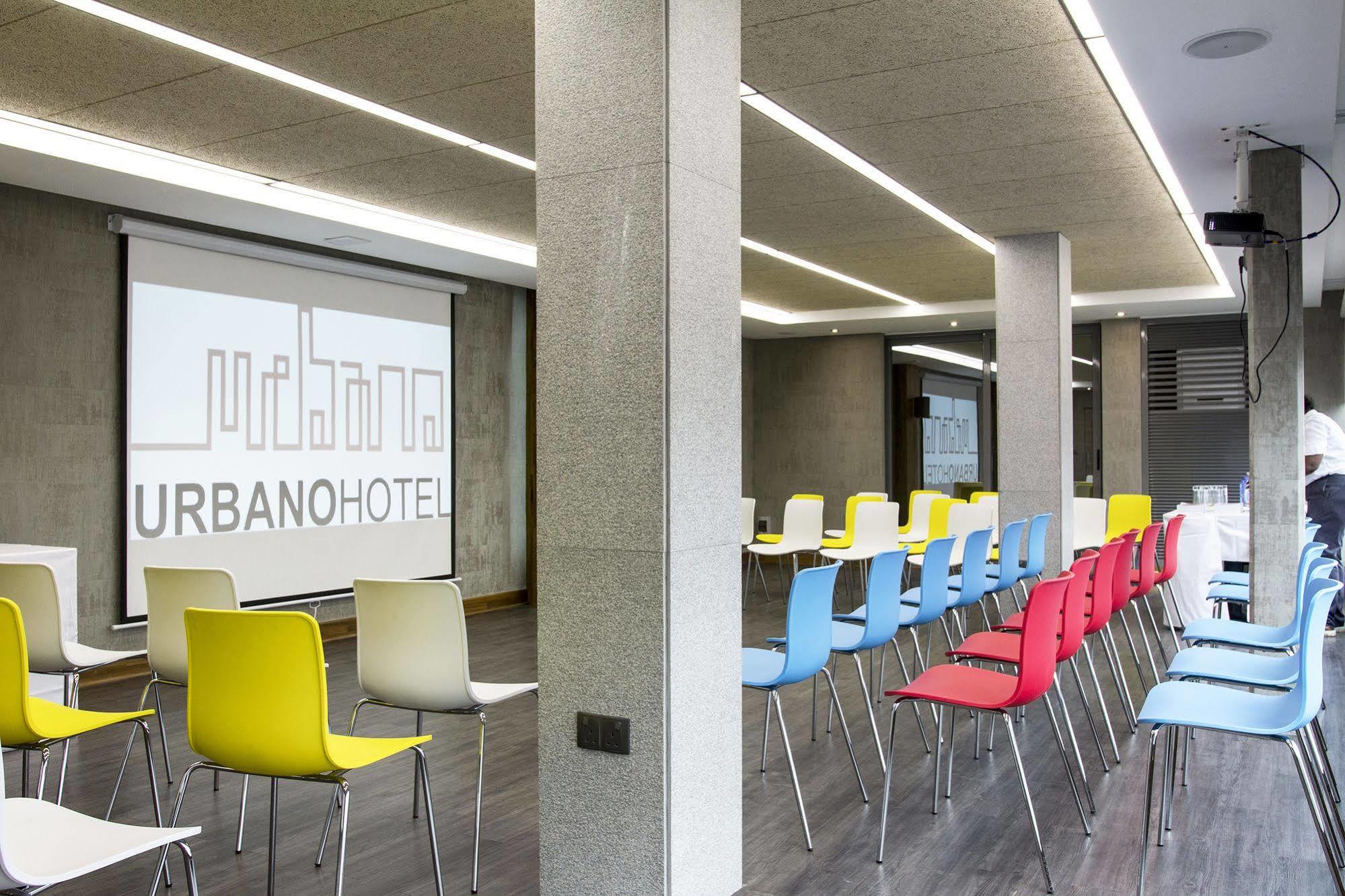 Urbano Hotel By Roots Wiaboman 外观 照片